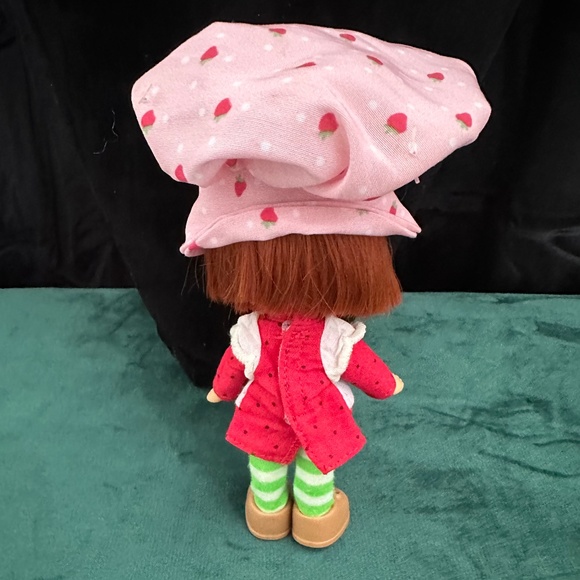 2015 Strawberry Shortcake 35th Anniversary doll. - Picture 4 of 6